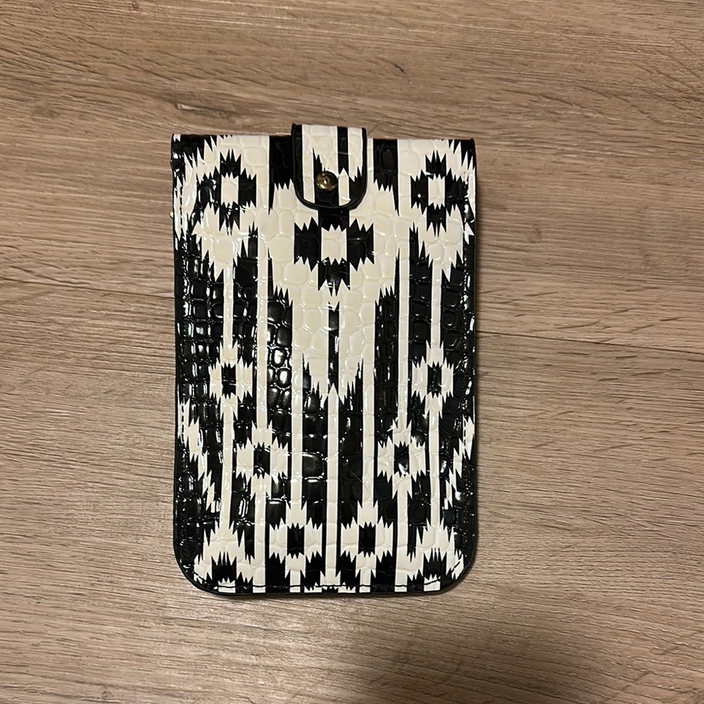 Chic Black and White Patterned Clutch - Picture 2 of 5